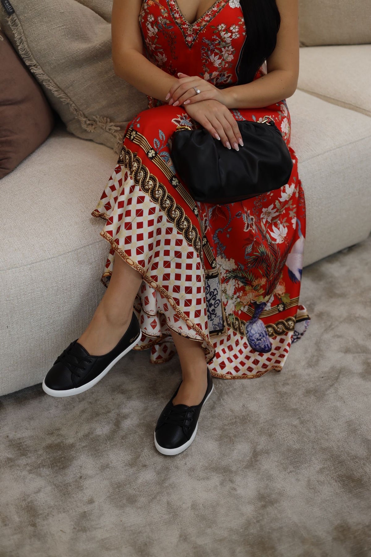 Hazaari Sneakers (Black)