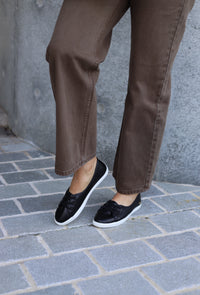 Hazaari Sneakers (Black)